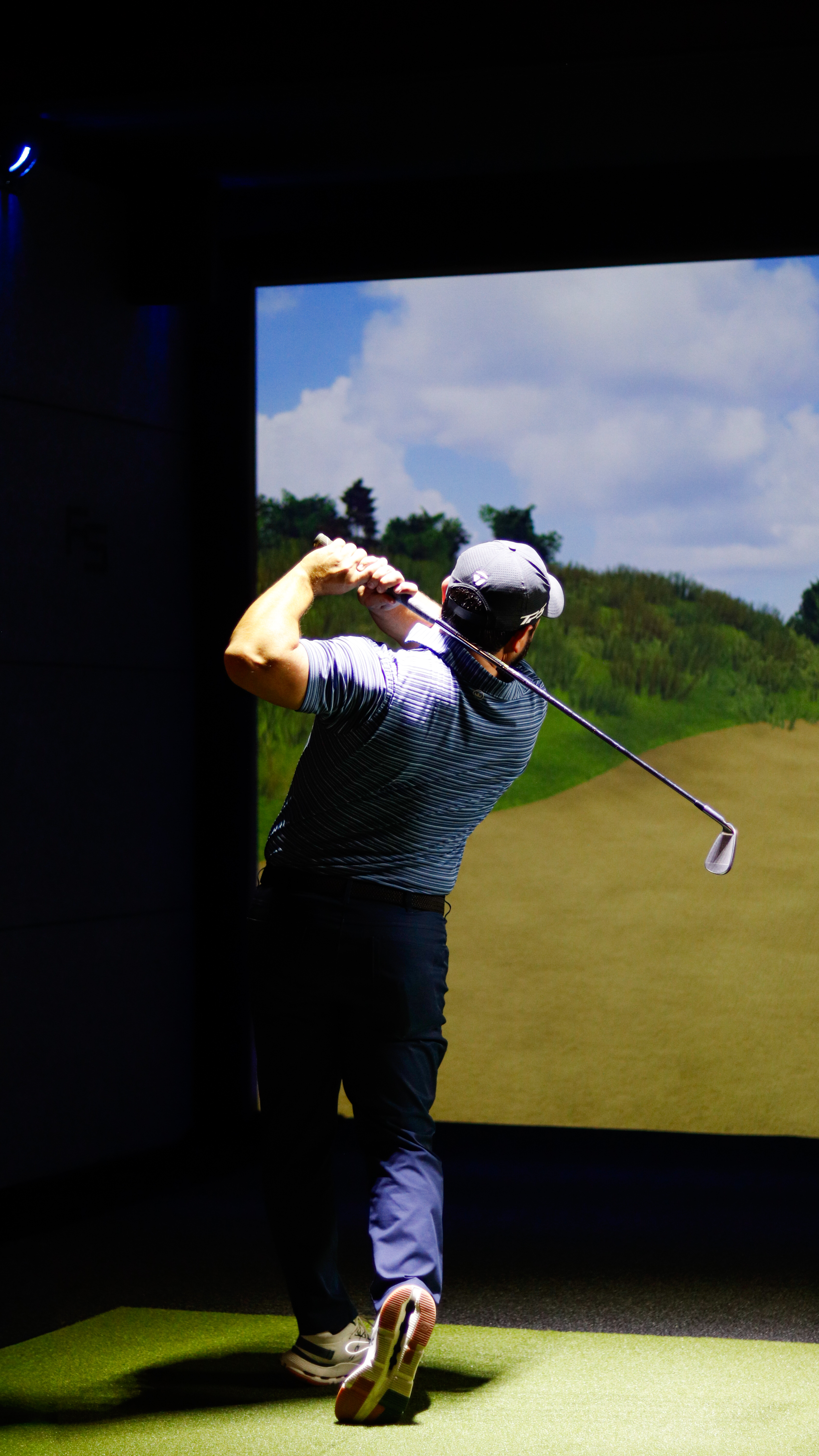 Tour-level simulator bay